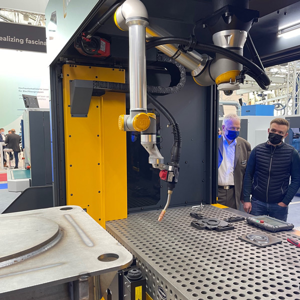 cobot02.jpg DEMMELER ΚΛΟΥΒΙ ΣΥΓΚΟΛΛΗΣΗΣ COBOT WeldSpace 4.0